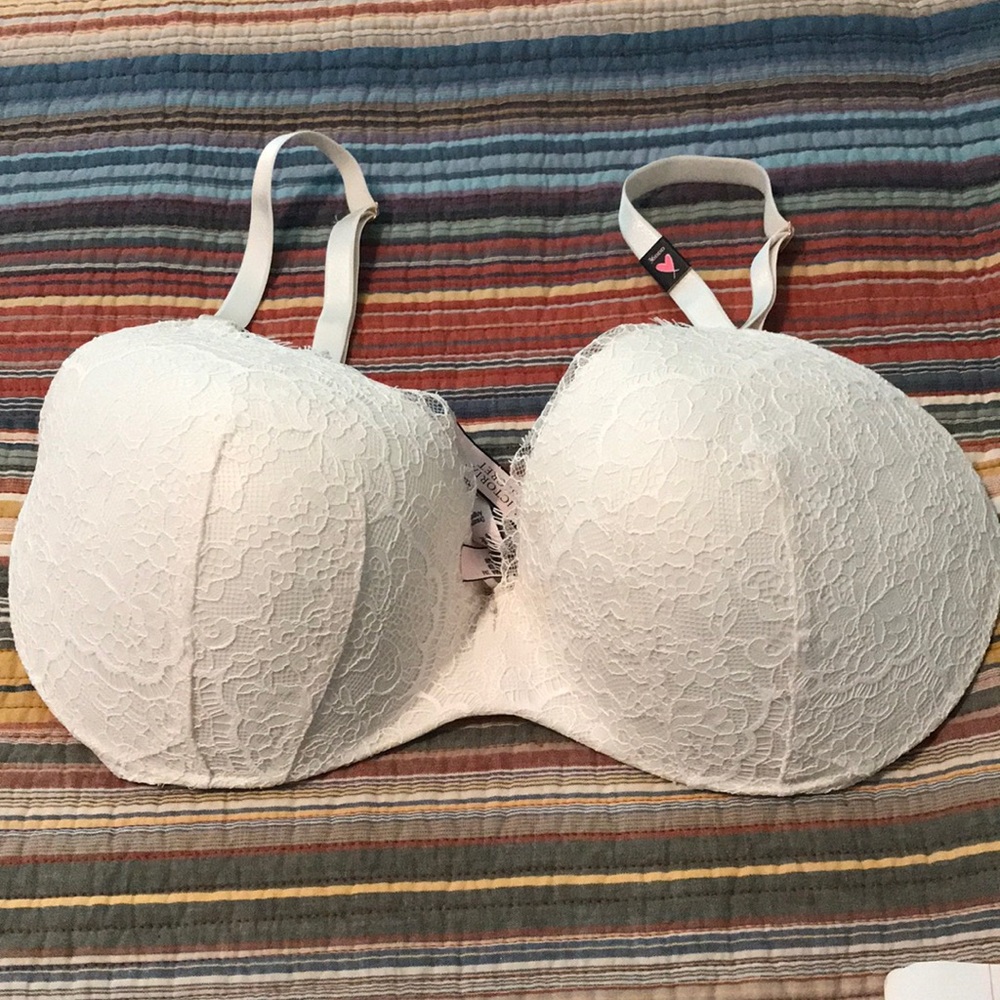 Victoria’s Secret bra in coconut white size 36DDD dream angels push-up